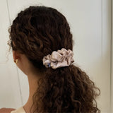 ORGANIC SILK SCRUNCHIE-CHAMPAGNE